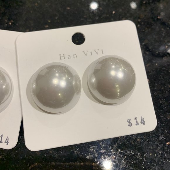 PEARL STUDS - Picture 2 of 3